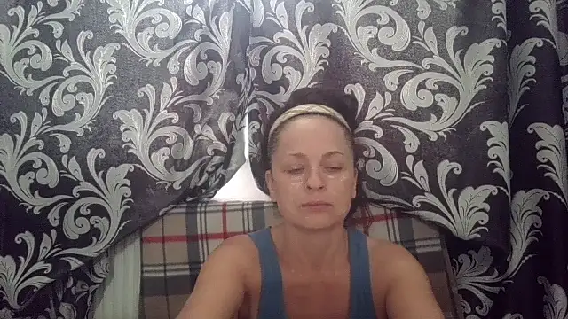 Snapshot of LindaStarS chatting on June 13, 2026, 5:05 am LindaStarS online show from June 13, 2026, 5:05 am