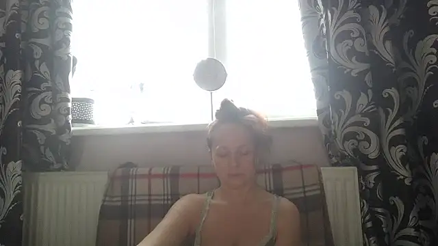 Snapshot of LindaStarS chatting on March 20, 2026, 5:08 am LindaStarS online show from March 20, 2026, 5:08 am