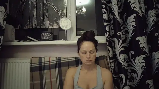 Snapshot of LindaStarS chatting on February 14, 2026, 4:13 am LindaStarS online show from February 14, 2026, 4:13 am