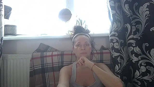 Snapshot of LindaStarS chatting on March 12, 2026, 5:45 am LindaStarS online show from March 12, 2026, 5:45 am