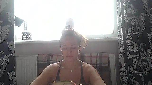 Snapshot of LindaStarS chatting on July 8, 2026, 4:40 pm LindaStarS online show from July 8, 2026, 4:40 pm