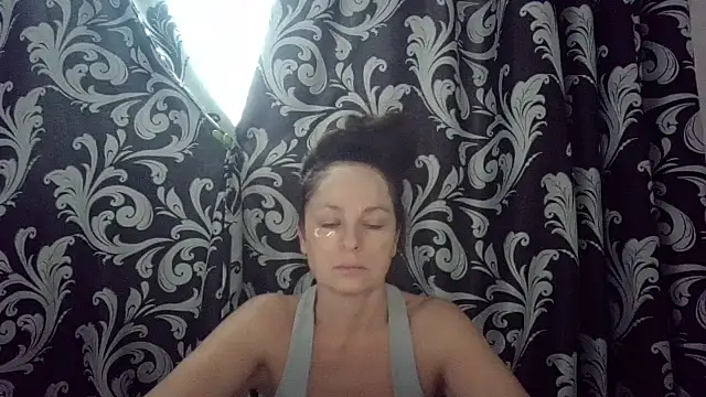 Snapshot of LindaStarS chatting on February 16, 2026, 6:12 am LindaStarS online show from February 16, 2026, 6:12 am