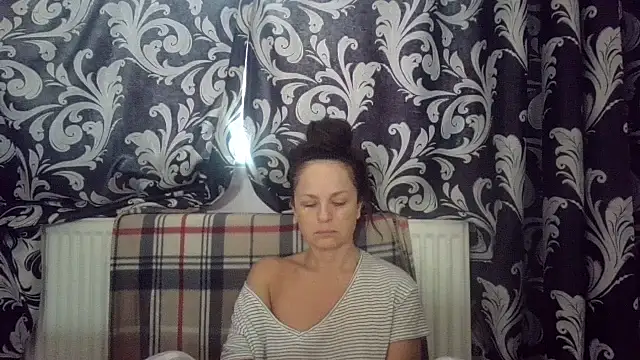 LindaStarS online show from November 6, 2025, 6:39 am