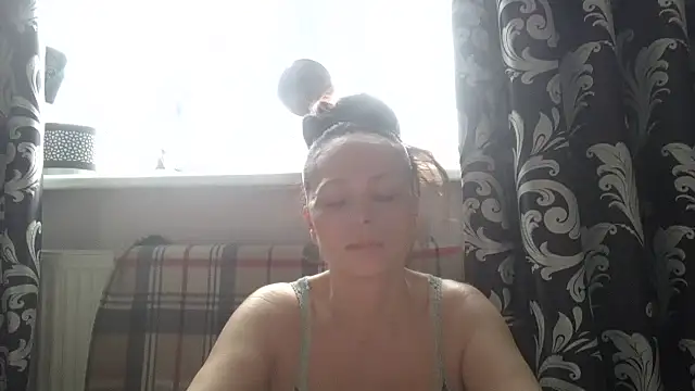 Snapshot of LindaStarS chatting on March 21, 2026, 5:19 am LindaStarS online show from March 21, 2026, 5:19 am