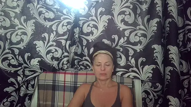 Snapshot of LindaStarS chatting on July 27, 2026, 4:19 am LindaStarS online show from July 27, 2026, 4:19 am