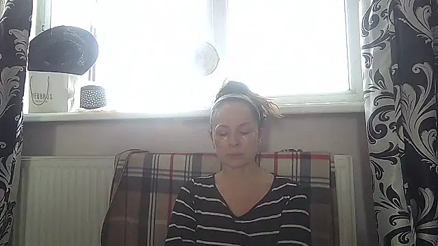LindaStarS online show from May 4, 2026, 4:49 am