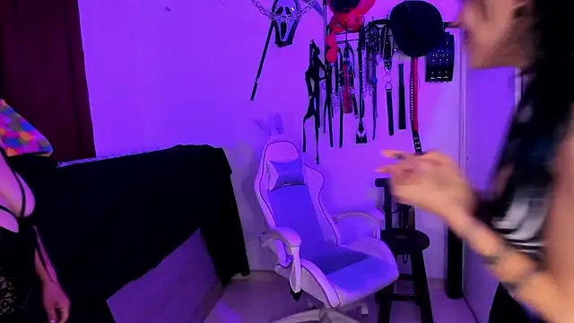 dungeongirls online show from October 10, 2025, 9:15 pm