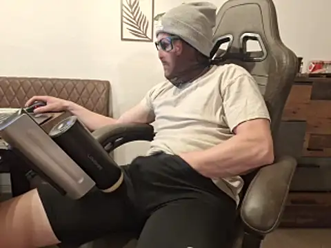 ShyGuyWannaTry online show from December 19, 2025, 7:44 am