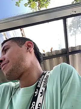 Snapshot of RetainedHound chatting on December 14, 2025, 4:45 pm RetainedHound online show from December 14, 2025, 4:45 pm