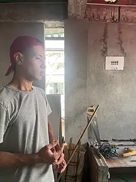 Snapshot of RetainedHound chatting on November 15, 2025, 3:49 pm RetainedHound online show from November 15, 2025, 3:49 pm