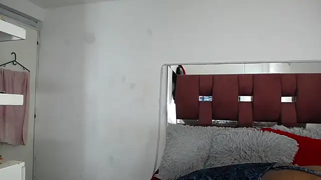 Snapshot of LoraineBigCockTs chatting on November 30, 2025, 12:00 am LoraineBigCockTs online show from November 30, 2025, 12:00 am