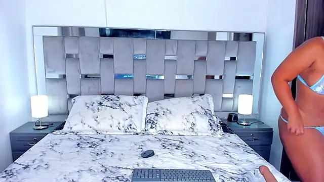 Snapshot of Cammiila chatting on November 10, 2025, 7:41 pm Cammiila online show from November 10, 2025, 7:41 pm