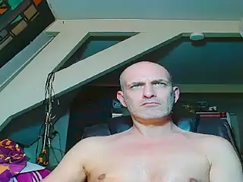 Snapshot of maxhard77 chatting on January 17, 2025, 1:36 am maxhard77 online show from January 17, 2025, 1:36 am