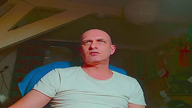 Snapshot of maxhard77 chatting on January 31, 2026, 9:35 pm maxhard77 online show from January 31, 2026, 9:35 pm