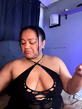 Snapshot of yanza2002 chatting on November 13, 2025, 11:30 pm yanza2002 online show from November 13, 2025, 11:30 pm