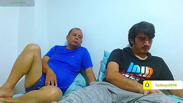 Snapshot of biglatin80 chatting on October 26, 2025, 12:11 am biglatin80 online show from October 26, 2025, 12:11 am