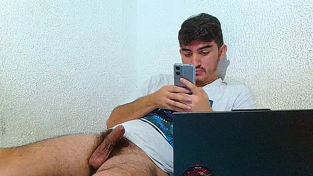 Snapshot of biglatin80 chatting on March 11, 2025, 7:14 am biglatin80 online show from March 11, 2025, 7:14 am