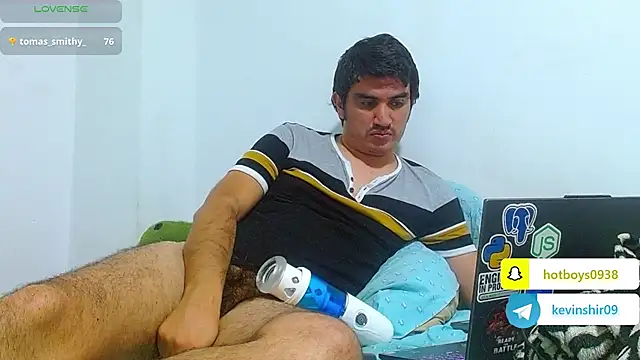 Snapshot of biglatin80 chatting on November 5, 2025, 3:53 am biglatin80 online show from November 5, 2025, 3:53 am