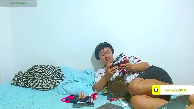 Snapshot of biglatin80 chatting on October 22, 2025, 8:19 pm biglatin80 online show from October 22, 2025, 8:19 pm