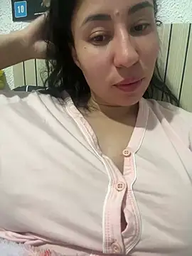 Snapshot of FlordeLotuxxx chatting on June 20, 2026, 5:45 am FlordeLotuxxx online show from June 20, 2026, 5:45 am