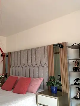 LINDA PATTY94 online show from October 14, 2025, 3:01 pm