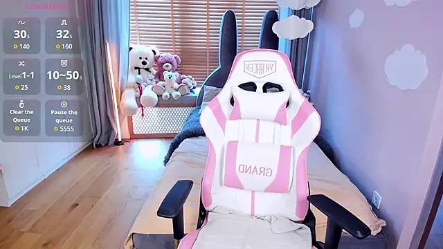 MiaSilkX online show from April 9, 2026, 10:10 am