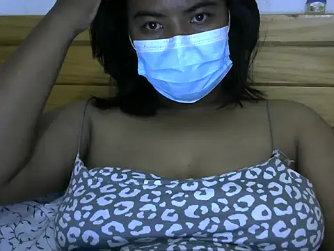 Snapshot of Artinah22 chatting on October 15, 2025, 5:54 pm Artinah22 online show from October 15, 2025, 5:54 pm