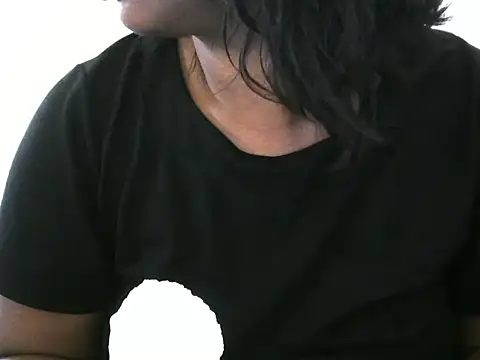 Snapshot of Artinah22 chatting on October 29, 2025, 12:15 pm Artinah22 online show from October 29, 2025, 12:15 pm