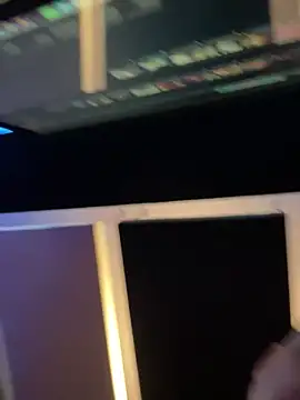 YOUNGBOYCAM online show from November 30, 2025, 3:46 pm