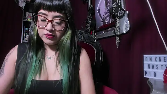 MeGoddesSara online show from July 3, 2026, 9:32 pm