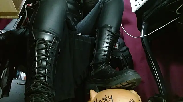 MeGoddesSara online show from July 11, 2026, 8:31 pm