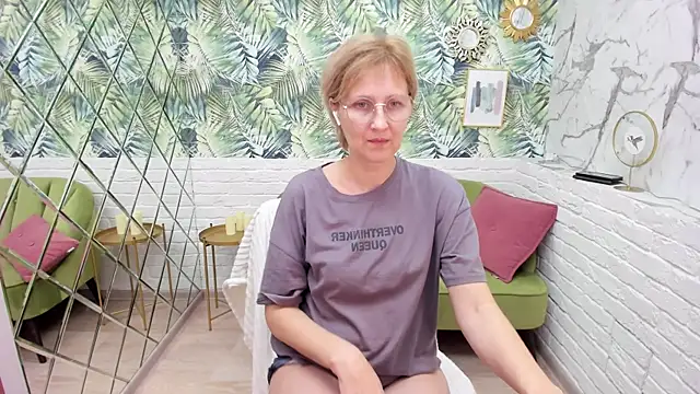 Snapshot of Paris_Cherry chatting on November 6, 2025, 8:02 pm Paris Cherry online show from November 6, 2025, 8:02 pm