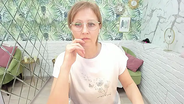 Snapshot of Paris_Cherry chatting on November 28, 2025, 1:22 pm Paris Cherry online show from November 28, 2025, 1:22 pm