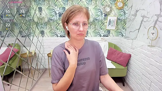 Snapshot of Paris_Cherry chatting on December 4, 2025, 7:35 pm Paris Cherry online show from December 4, 2025, 7:35 pm