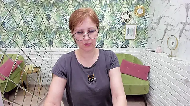 Snapshot of Paris_Cherry chatting on March 19, 2025, 2:16 am Paris Cherry online show from March 19, 2025, 2:16 am