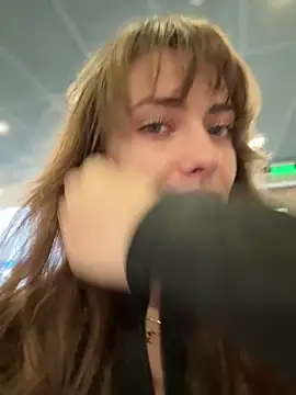 Snapshot of MariiD chatting on November 8, 2025, 7:12 am MariiD online show from November 8, 2025, 7:12 am