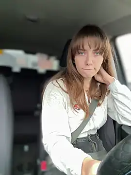 Snapshot of MariiD chatting on October 31, 2025, 8:00 am MariiD online show from October 31, 2025, 8:00 am