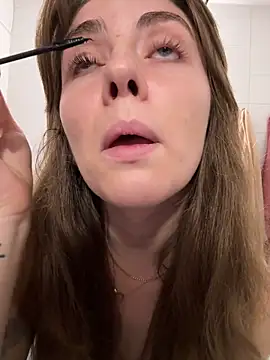 Snapshot of MariiD chatting on December 1, 2025, 11:44 am MariiD online show from December 1, 2025, 11:44 am