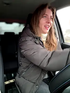 Snapshot of MariiD chatting on December 4, 2025, 8:57 am MariiD online show from December 4, 2025, 8:57 am