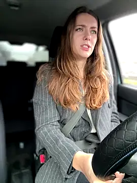 Snapshot of MariiD chatting on October 28, 2025, 8:35 am MariiD online show from October 28, 2025, 8:35 am