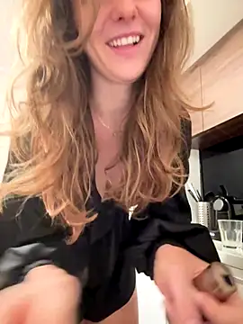 Snapshot of MariiD chatting on October 12, 2025, 6:15 am MariiD online show from October 12, 2025, 6:15 am