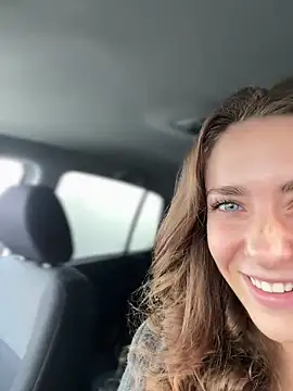 Snapshot of MariiD chatting on October 19, 2025, 6:05 am MariiD online show from October 19, 2025, 6:05 am