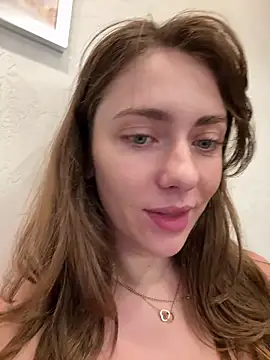 Snapshot of MariiD chatting on November 7, 2025, 9:14 am MariiD online show from November 7, 2025, 9:14 am