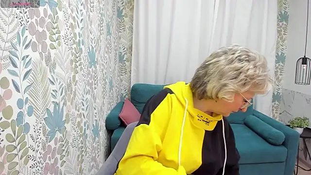 Snapshot of EvelynJoyful chatting on March 11, 2025, 8:19 am EvelynJoyful online show from March 11, 2025, 8:19 am