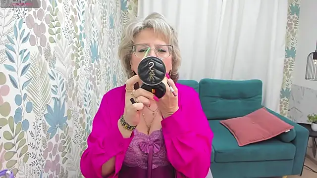 Snapshot of EvelynJoyful chatting on March 13, 2025, 11:51 am EvelynJoyful online show from March 13, 2025, 11:51 am
