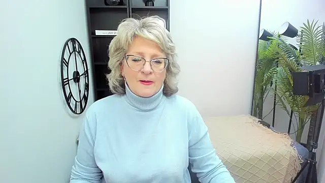 Snapshot of EvelynJoyful chatting on May 4, 2026, 5:22 am EvelynJoyful online show from May 4, 2026, 5:22 am
