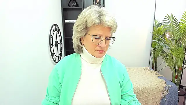 EvelynJoyful online show from January 13, 2026, 5:22 am