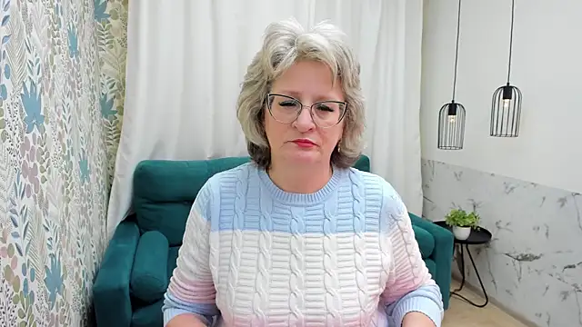 Snapshot of EvelynJoyful chatting on March 27, 2026, 8:26 am EvelynJoyful online show from March 27, 2026, 8:26 am