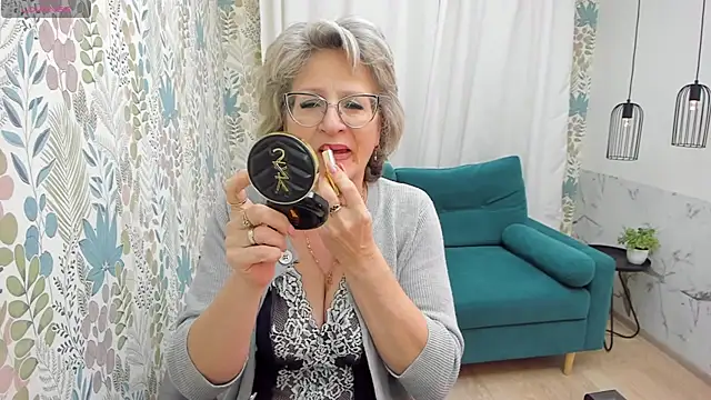 Snapshot of EvelynJoyful chatting on February 3, 2025, 11:53 am EvelynJoyful online show from February 3, 2025, 11:53 am