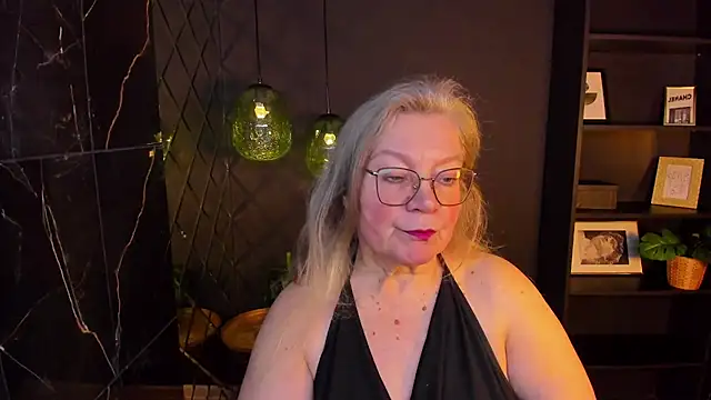 NataliMellow online show from April 5, 2026, 1:29 pm